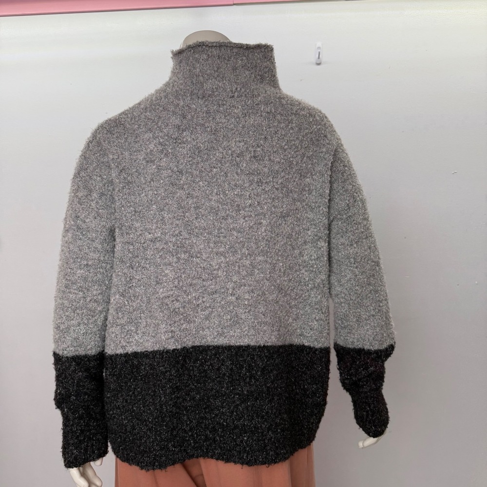 Karen Kane Grey Colorblock Boucle Knit Mock Neck Oversized Sweater Normcore Cozy - Picture 4 of 15